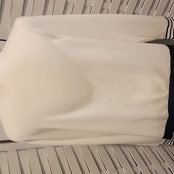 Crown & Ivy White Sweater With Navy Blue Trim And Bow Size Petite XL - Picture 5 of 5